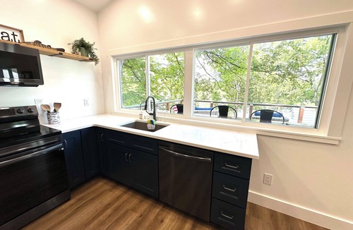 Harriman House | Peaceful lake house in quiet cove near Watts Bar Lake. Sleeps 6!