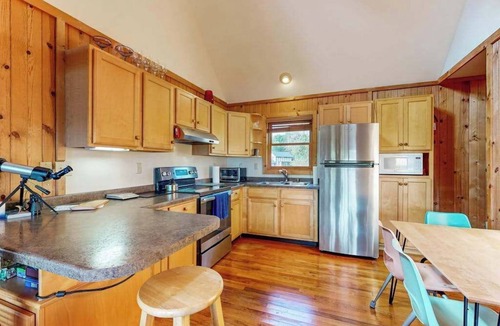 Oxford House | Peaceful lakeside retreat with prairie views, fire pit, grill, kayaks & canoe