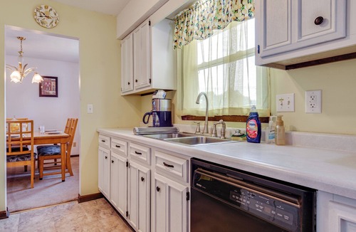 North Terre Haute House | Peaceful 'Lemon Drop Inn' Retreat: 9 MI to ISU