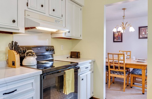 North Terre Haute House | Peaceful 'Lemon Drop Inn' Retreat: 9 MI to ISU