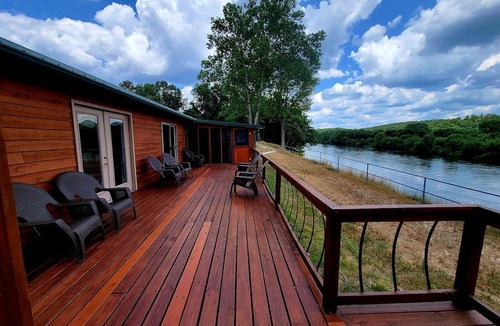 Calico Rock Cabin | Peaceful Paradise: Cabin Getaway with Unmatched River Views in Arkansas