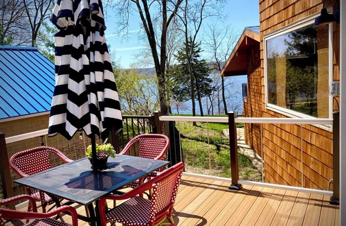 Pepin Apartment | Pepin Guest Haus - walk to the winery! Sauna!