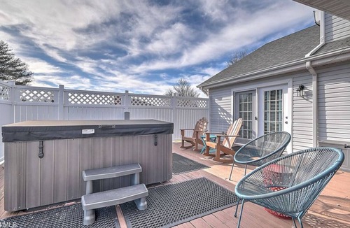 Greeneville House | Perfect 6-bedroom house with pool and hot tub in gorgeous Greeneville