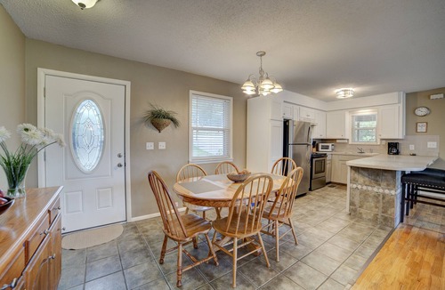 Rogers House | Perfect Beaver Lake Access! Firepit, Fishing/Swimming, Convenient to Rogers