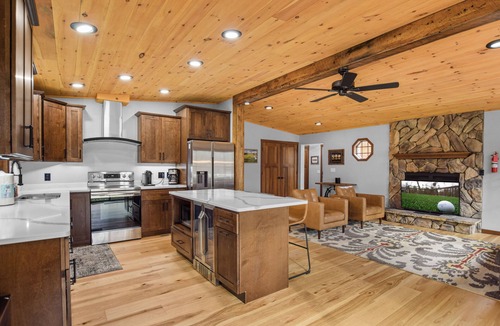 Rome Cabin | Perfect for Groups 4BR Cabin with Golf Sim, Hot Tub & Game Room Near Sand Valley