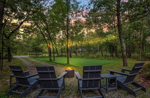 Rome Cabin | Perfect for Groups 4BR Cabin with Golf Sim, Hot Tub & Game Room Near Sand Valley