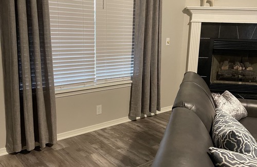 Farmington House | Perfect Getaway for Game Weekend!