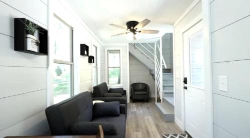 Owensville House | Perfect Glamping Getaway for a Relaxing Vacation with Your Loved One: Pretty Tiny House in Owensville, Missouri