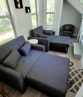 Owensville House | Perfect Glamping Getaway for a Relaxing Vacation with Your Loved One: Pretty Tiny House in Owensville, Missouri