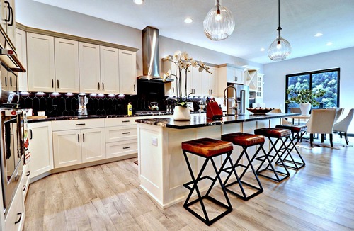 Eureka Springs House | Perfect Lakefront 5BR Luxury Home-Wow Views, Fire Pit, Kayaks,Best Shore Access