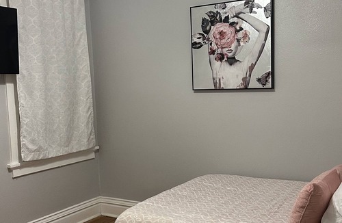 University City Apartment | Perfect unit for traveling professionals working in central St.Louis