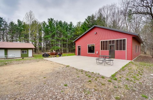 Pepin House | Pet-Friendly Cabin Retreat: Walk to Lake Pepin!