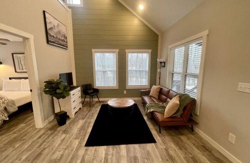 Monteagle House | Pet-Friendly Cabin with Private Deck and BBQ in Tennessee