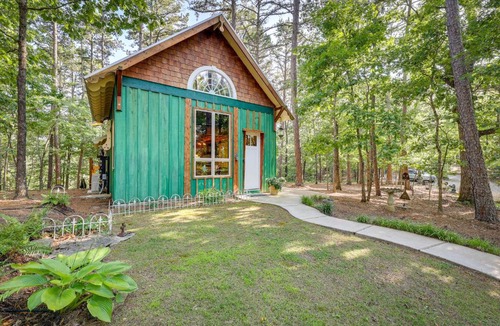 Eureka Springs House | Pet-Friendly Eureka Springs Rental with Private Deck