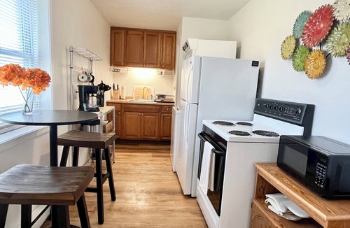 Kirksville Apartment | Pet-friendly Ground-lvl Queen Laundry 30+days