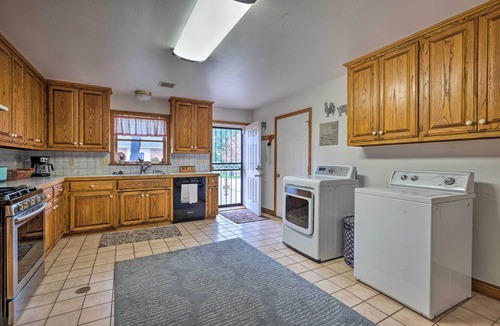 Fayetteville Apartment | Pet-Friendly Home 7 Miles to Dickson Street!
