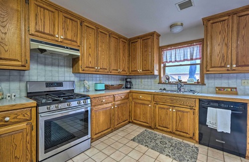 Fayetteville Apartment | Pet-Friendly Home 7 Miles to Dickson Street!