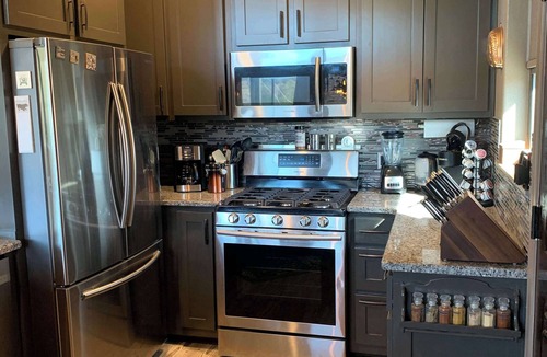 Eureka Springs Cabin | Pet Friendly, Lake Access, Hot Tub, New Cabin