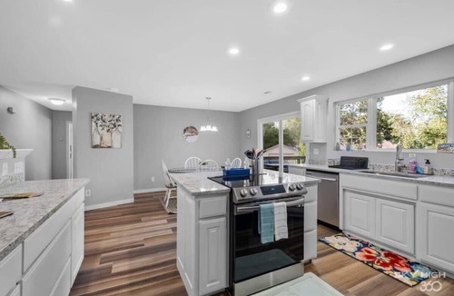 Beaver Shores House | Pet-friendly Lake Bungalow - 3 blocks to Beaver Lake