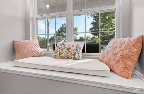 Beaver Shores House | Pet-friendly Lake Bungalow - 3 blocks to Beaver Lake
