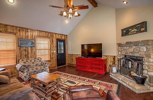 Heber Springs Cabin | Pet Friendly Lobo Landing Cabin!
