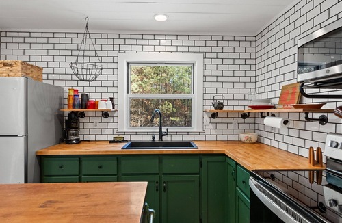 Arkdale House | Pickles Cabin - 2BR Forest Escape
