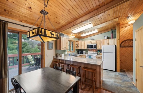 Lake Delton Apartment | Piers & Pines II at Island Pointe