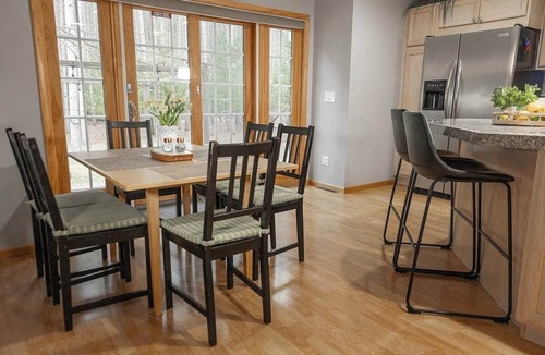 Lake Shore Estates Villa | Pine Forest Villa w/hot tub 5 min from Lake
