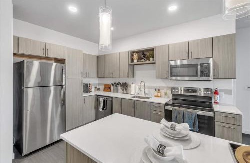 Rogers Apartment | Pinnacle Heights 2Bdrm 2nd flr Pool Fitness Center Yoga Studio Dog Spa