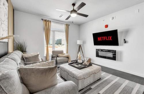 Rogers Apartment | Pinnacle Heights 2Bdrm 2nd flr Pool Fitness Center Yoga Studio Dog Spa