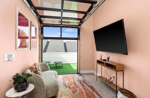 Eighth Avenue House | PLAY at 8th & Argyle Elite Nashville Vacation Spot