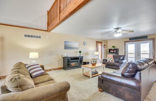 Fortuna House | Pond Access & Fishing: 'Cedar Lodge' in Versailles