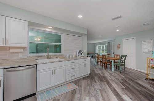 Cape Caneveral Beach Gardens House | Pool home > 1/2 miles to beach 1 mile to Port Watch Rockets take off and land