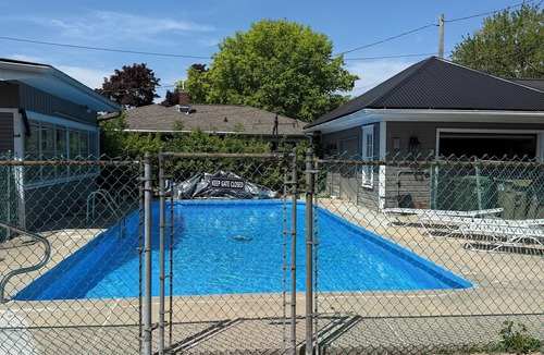 Dyersville House | Pool with 5 beds downtown