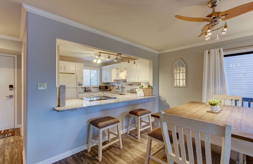 Lake Hamilton Condo | POOLSIDE Condo Perfect for a Family Getaway