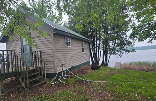 Cornell Cabin | Popeye and Grammy’s Lookout Point: Cozy Lakeside Cabin for Two