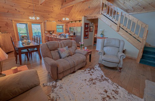 Dandridge Cabin | Poppy’s Place Cabin · Douglas Lake , Amazing Smoky Mountain Views 3 BR