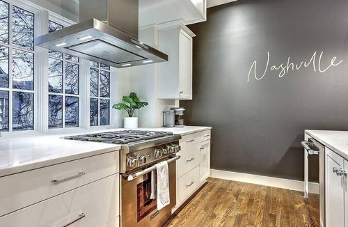 Hillsboro West End Condo | Premium Property 13 Beds Karaoke Pool Table