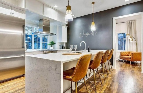 Hillsboro West End Condo | Premium Property 13 Beds Karaoke Pool Table