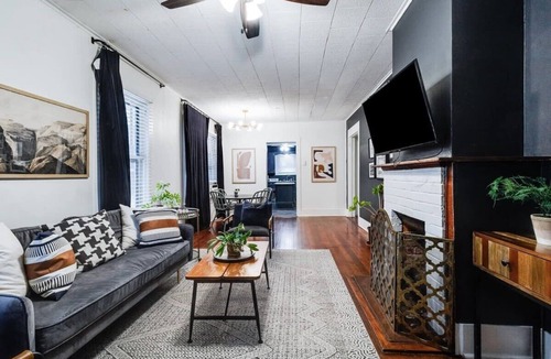 Freetown - Port Rico House | Private 1 BR in Lafayette Kitchen, Garden & Shared Living