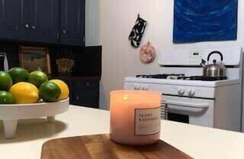 Freetown - Port Rico House | Private 1 BR in Lafayette Kitchen, Garden & Shared Living