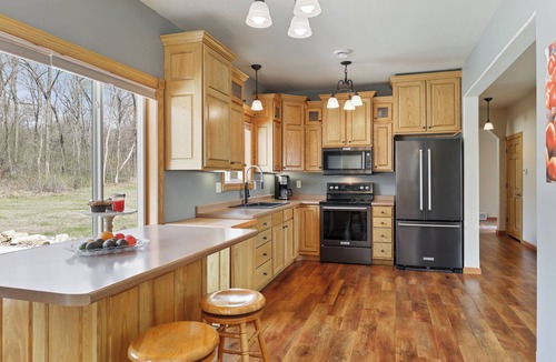 Pepin Cabin | Private 4-Bedroom Retreat in peaceful Pepin.