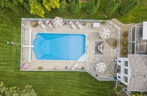 Rosemount House | Private 4 BR Home * Pool * Hot tub *Arcade