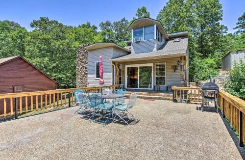 Mid America House | Private Deck and Dock Home on Lake Hamilton!
