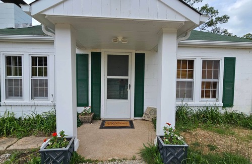 Grubville House | Private Lake Farm Retreat - 5 Homes - 1hr from STL