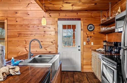 Pigeon Forge Cabin | Private Pool Cabin | Game Room + Hot Tub