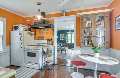 San Jacinto Cottage | Private Spa & Seawall: Dog-friendly Galveston Gem