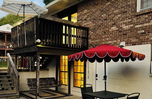Greenbrier House | Private Speakeasy Apt Bar/Pool Table Fire Pit Rates from 90+/Night