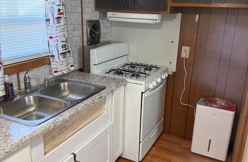 Barnett House | Property Rental 500 Per Week + Boat Rental 500 Per Week + Fees