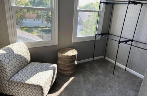 St. Louis Apartment | Quaint 2 Bedroom Flat with Office